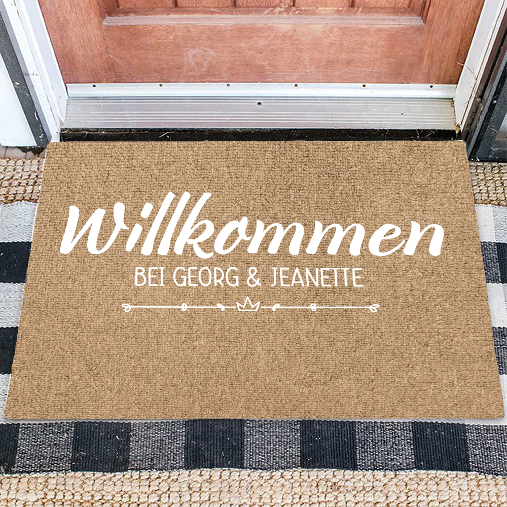 Willkommen bei - Personalisiertes Geschenk Willkommen Fußmatte - mit Familienname oder Vornamen