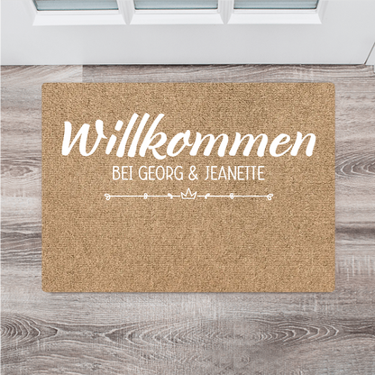 Willkommen bei - Personalisiertes Geschenk Willkommen Fußmatte - mit Familienname oder Vornamen